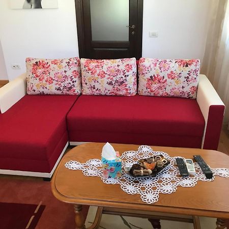 Rainbow Appartment Bukares Bagian luar foto