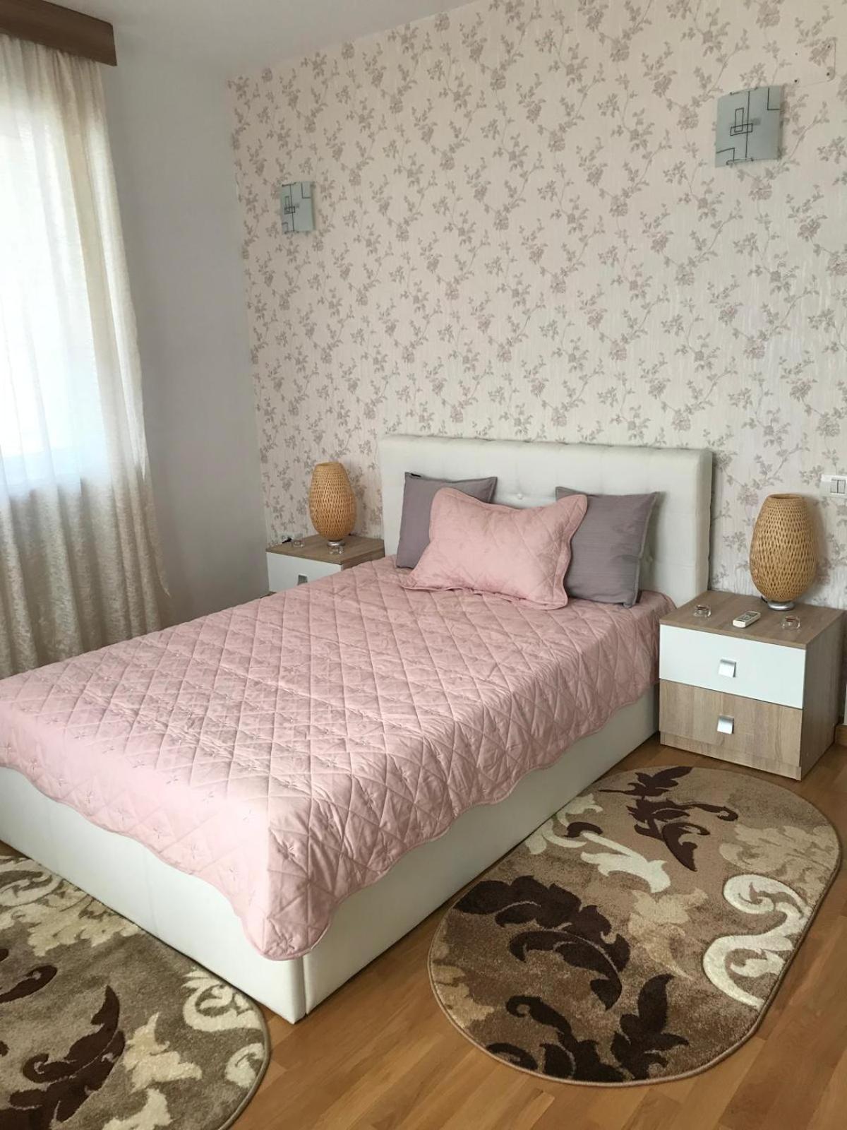 Rainbow Appartment Bukares Bagian luar foto