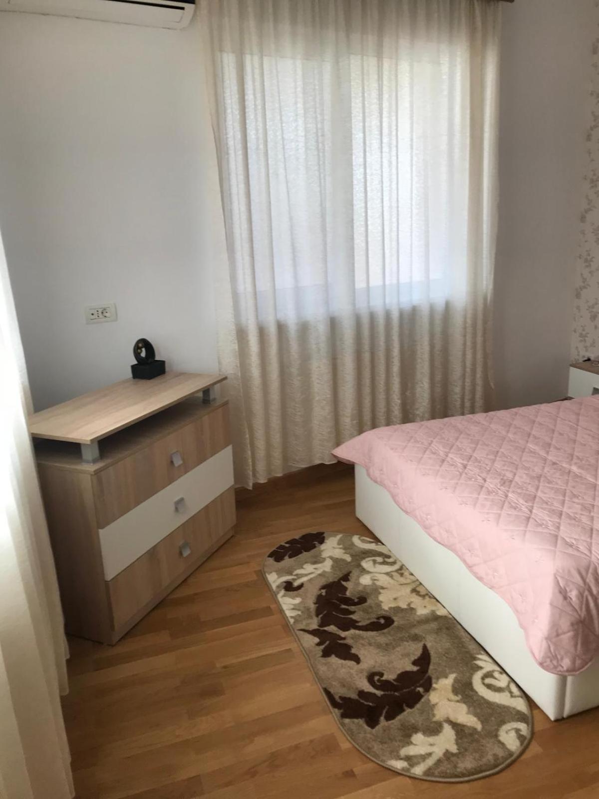 Rainbow Appartment Bukares Bagian luar foto