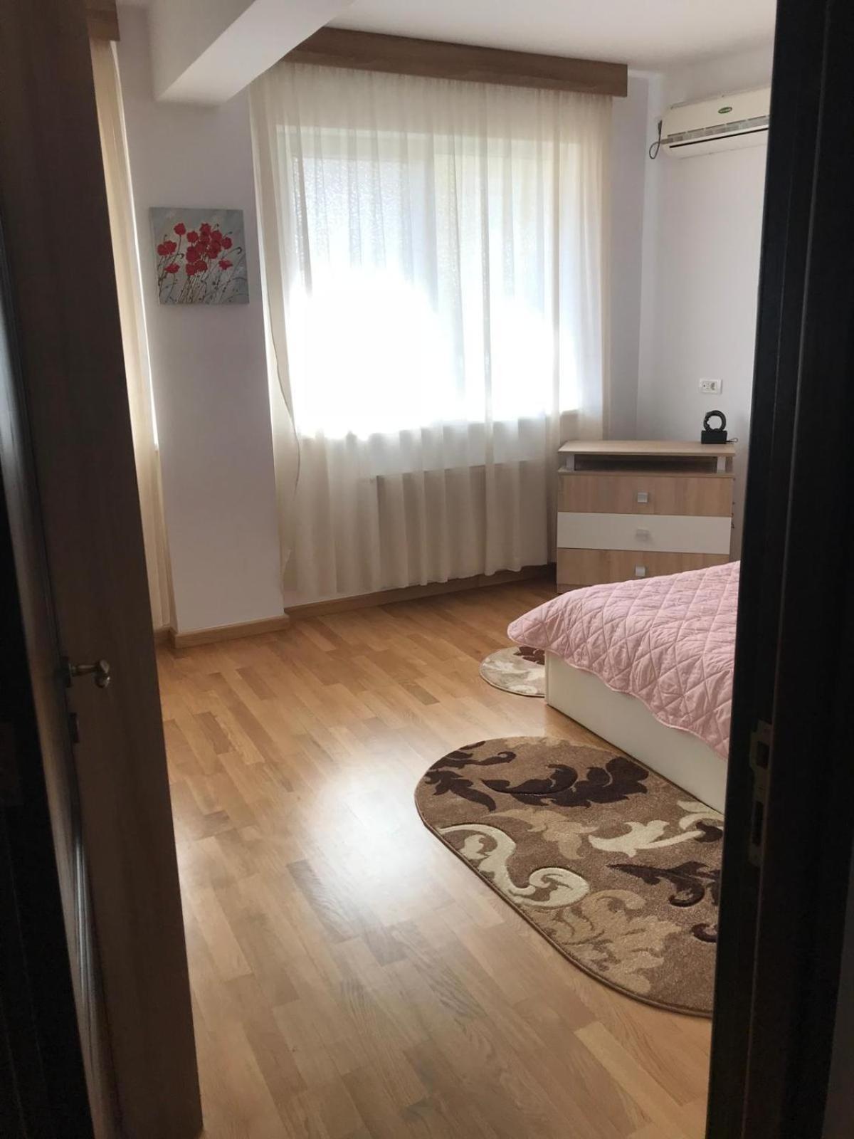 Rainbow Appartment Bukares Bagian luar foto