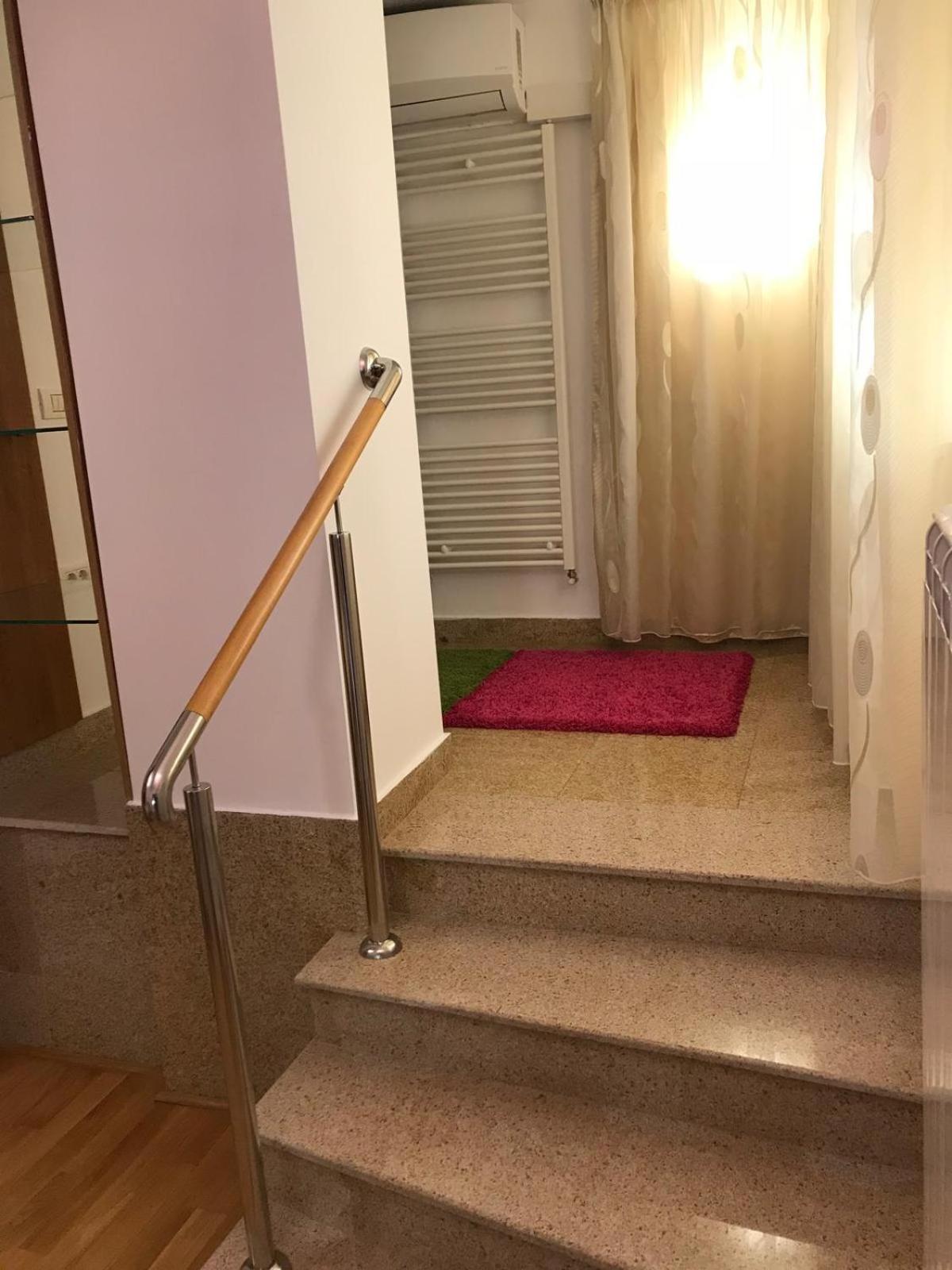 Rainbow Appartment Bukares Bagian luar foto